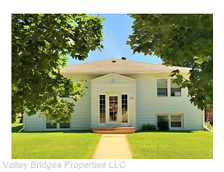 824 2nd Ave NW - Valley City, ND