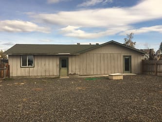 2297 NW Maple Ave - Redmond, OR