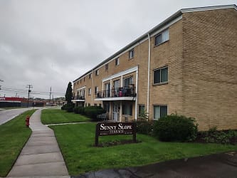 5383 Sunnyslope Rd unit 42 - Maple Heights, OH