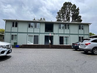 1661 Lund Ave - Coos Bay, OR
