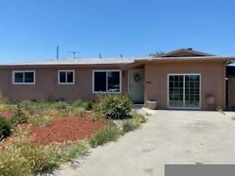 1324 Rodgers Rd - Hanford, CA