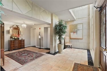 3000 St Charles Ave #211 - New Orleans, LA