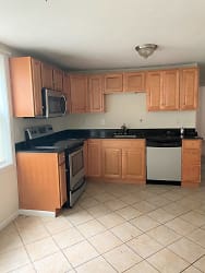 13 Cottage St unit 1 - Pepperell, MA