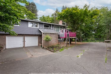 537 SW 19th Pl - Troutdale, OR