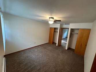3119 Tremainsville Rd - Toledo, OH