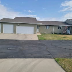 2234 14th St NW - Minot, ND