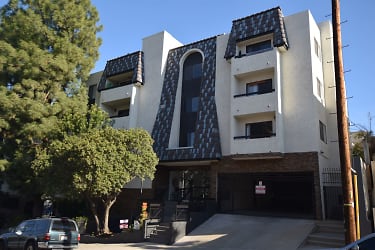 3960 Apartments - Studio City, CA