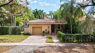 3403 Anderson Rd - Coral Gables, FL