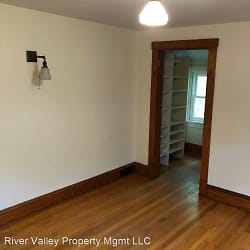 1104 S Barstow St - Eau Claire, WI