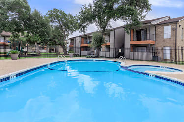 Crescentwood Apartments - Clute, TX