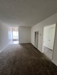 6831 Independence Ave unit 221 - Los Angeles, CA
