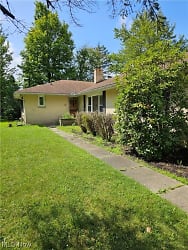 15590 Old State Rd - Middlefield, OH