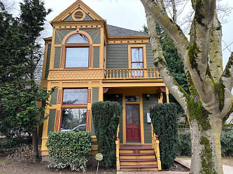 2737 SW 1st Ave - Portland, OR