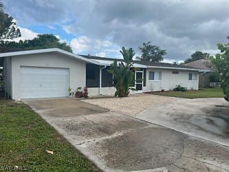 794 Hydrangea Dr - North Fort Myers, FL