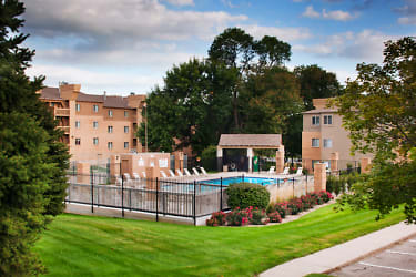 Wycliffe By Broadmoor Apartments - Omaha, NE