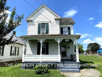 909 13th St SE - undefined, undefined