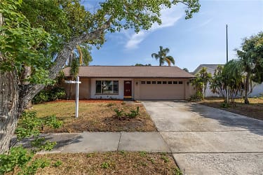 2873 Sarah Dr - Clearwater, FL