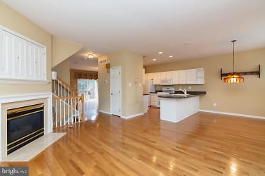 481 Lake George Cir - West Chester, PA