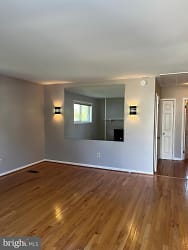 10107 Dickens Ave - Bethesda, MD