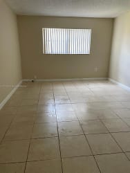 3600 NW 21st St #312 - Lauderdale Lakes, FL