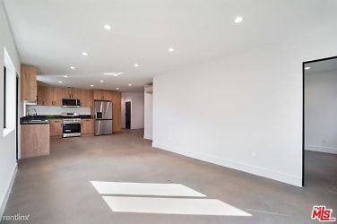 6238 Sale Ave - Los Angeles, CA