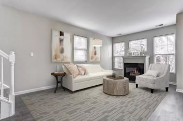 Lakeview Townhomes At Fox Valley Apartments - Aurora, IL