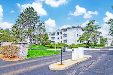 Harbour East Apartments - Rockford, IL