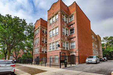 Harper Court Apartments - Chicago, IL