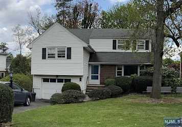 914 Ridgeway St - Teaneck, NJ