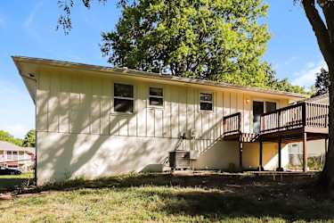 1713 Evergreen St - Leavenworth, KS