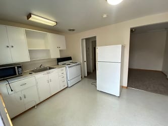 1706 W 6th Ave unit D - Eugene, OR