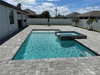 225 NW 1st St - Cape Coral, FL