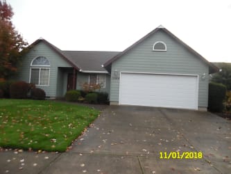 2384 NW McGarey Dr - Mcminnville, OR