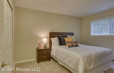 Sterling Hill Apartments - Shelby Township, MI