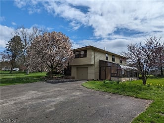 13609 Old State Rd - Middlefield, OH