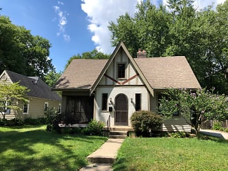 5236 Guilford Ave - Indianapolis, IN