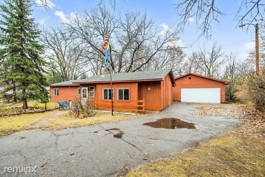 6 West Rd - Circle Pines, MN