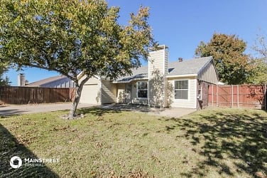 1026 High Country Dr - Garland, TX