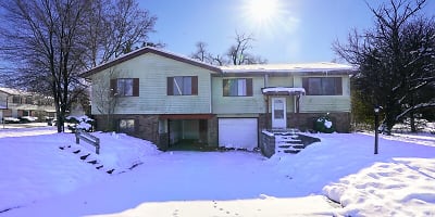 906 Laurelwood Dr Unit 908 - South Bend, IN