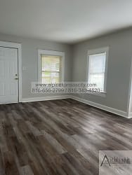 11205 E 10 S - Independence, MO