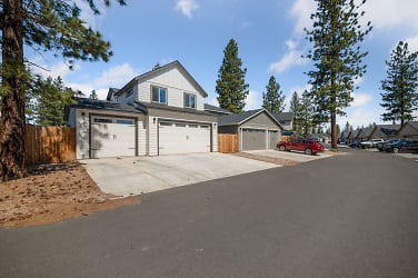 634 N Willitts St - Sisters, OR