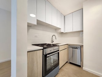 53-11 90th St unit 1-C - Queens, NY