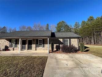 3833 Lee Moore Rd - Maiden, NC