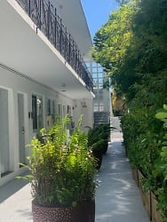 903- Sapphire Apartments - Miami Beach, FL