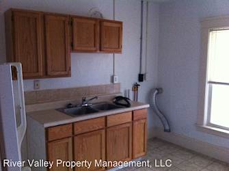 24 Durkee St - Windsor, VT