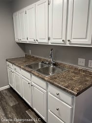 Newly Renovated 2 Bedroom Apartment In Ponca- Just A Hop Skip And A Jump From Siouxland! - Ponca, NE