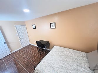 Room For Rent - Universal City, TX