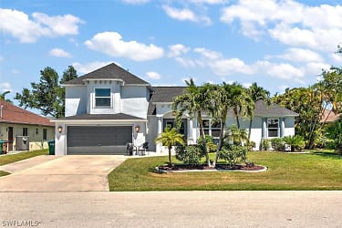 1143 SW 43rd St - Cape Coral, FL
