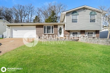 5015 Country Valley Dr - Imperial, MO