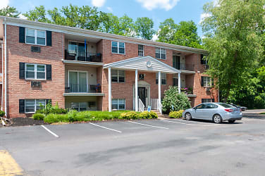 Croftwood Apartments - Feasterville Trevose, PA